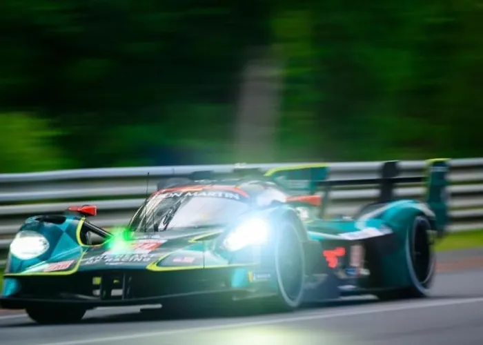 S Proche Circuit 24h Couette-café *