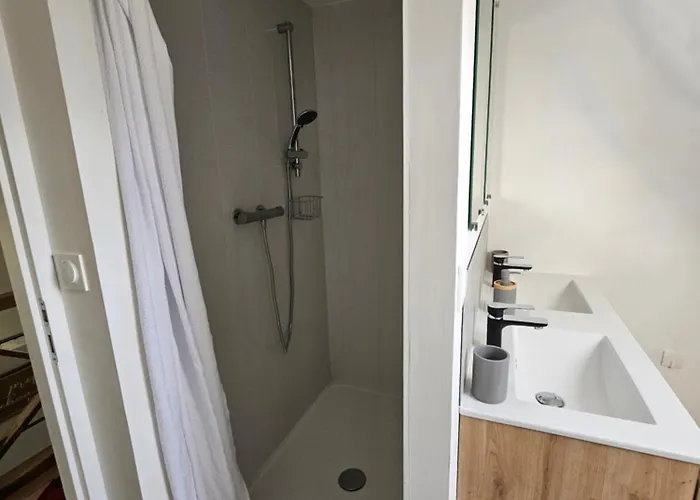 S Proche Circuit 24h Couette-café *