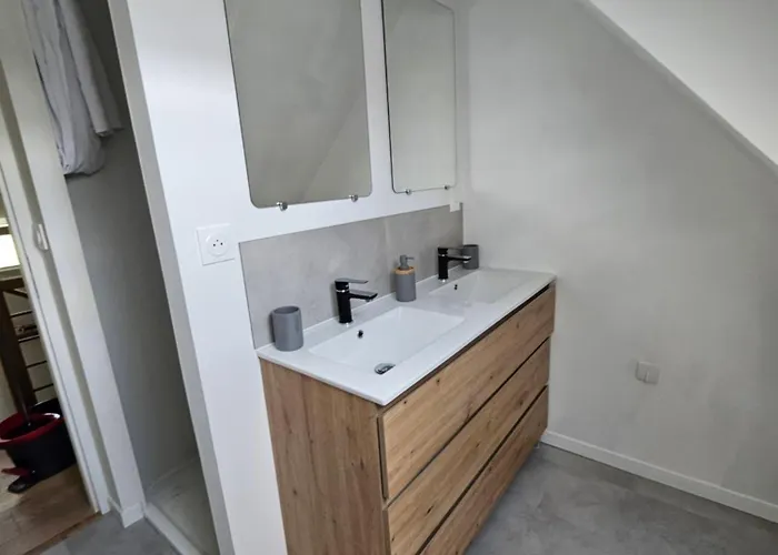 S Proche Circuit 24h Couette-café